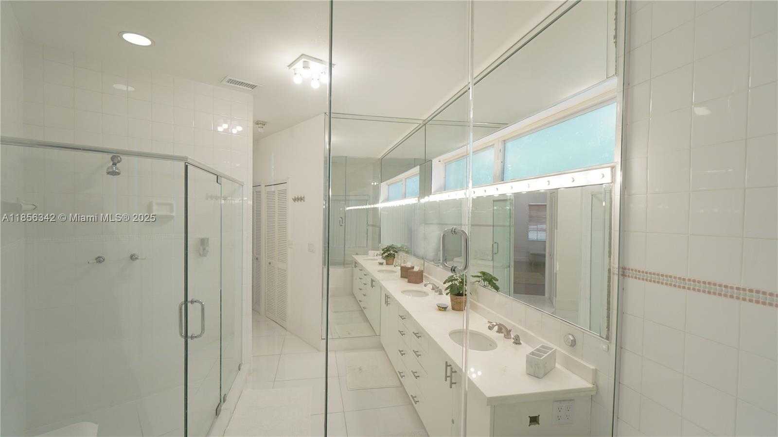 Small Image of 691 RIDGEWOOD RD, Key Biscayne Number 34