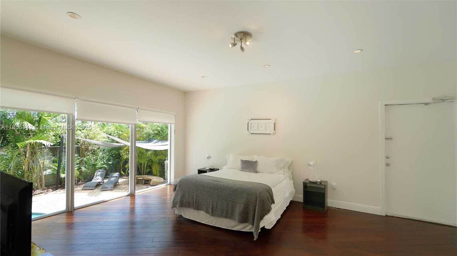 Small Image of 691 RIDGEWOOD RD, Key Biscayne Number 35