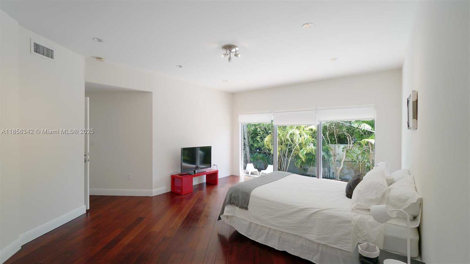 Small Image of 691 RIDGEWOOD RD, Key Biscayne Number 36
