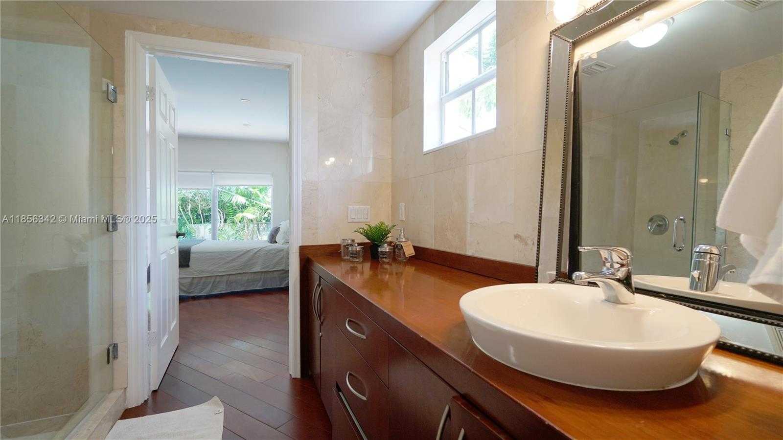 Small Image of 691 RIDGEWOOD RD, Key Biscayne Number 38