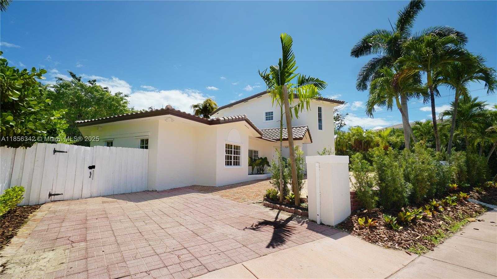 Small Image of 691 RIDGEWOOD RD, Key Biscayne Number 4