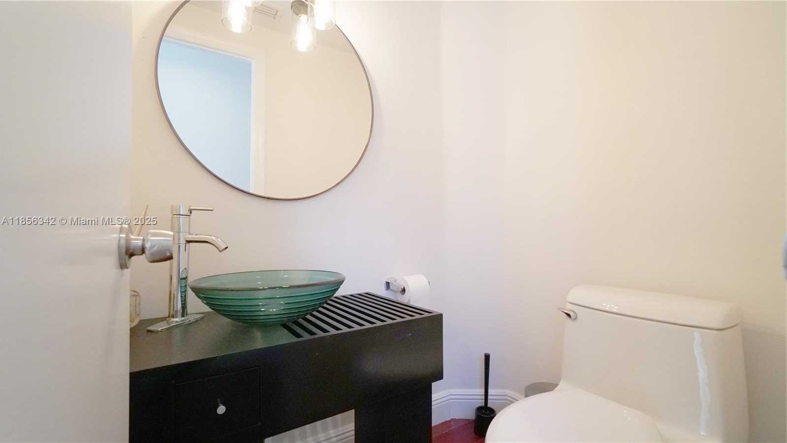 Small Image of 691 RIDGEWOOD RD, Key Biscayne Number 41