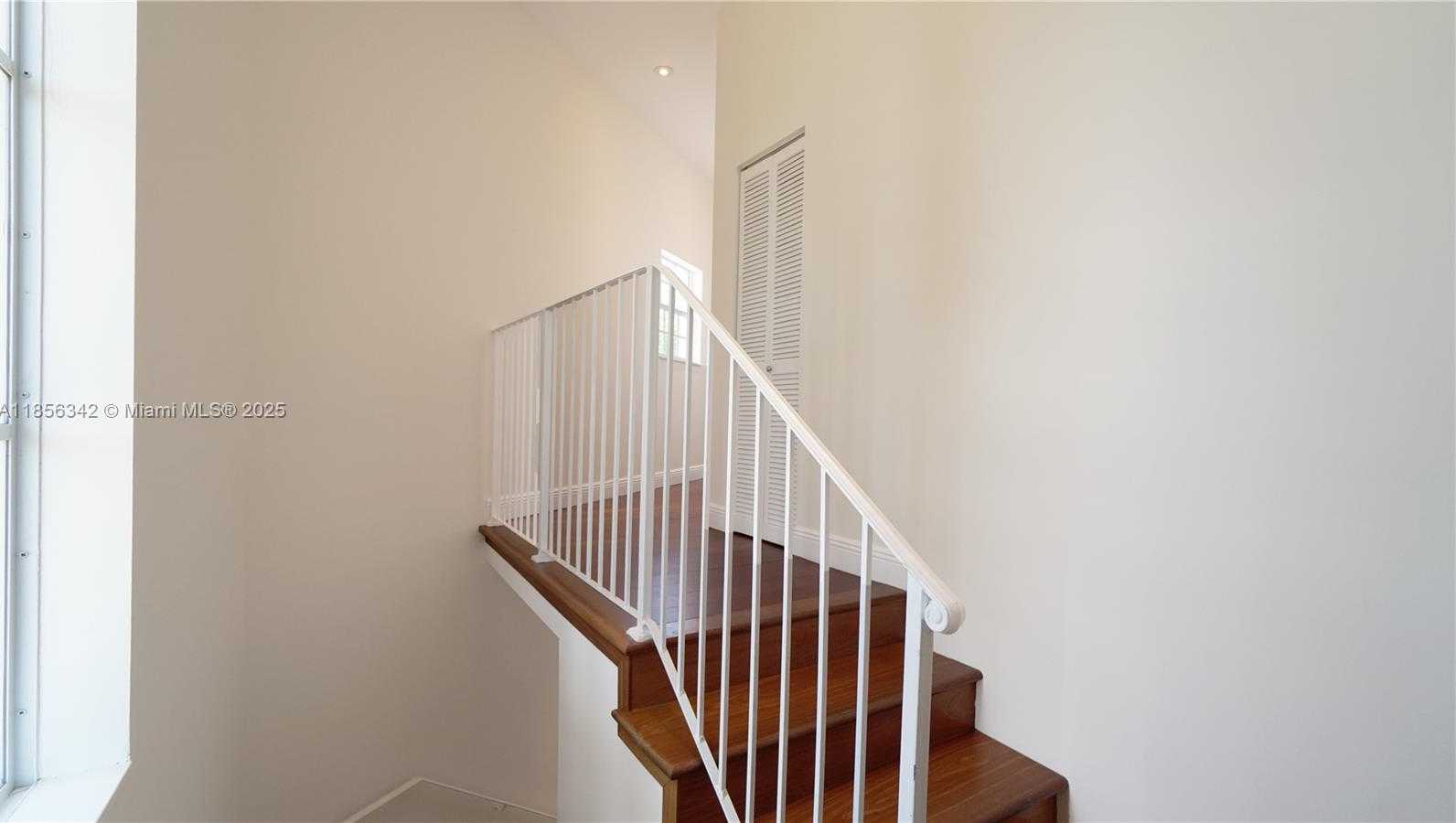 Small Image of 691 RIDGEWOOD RD, Key Biscayne Number 43