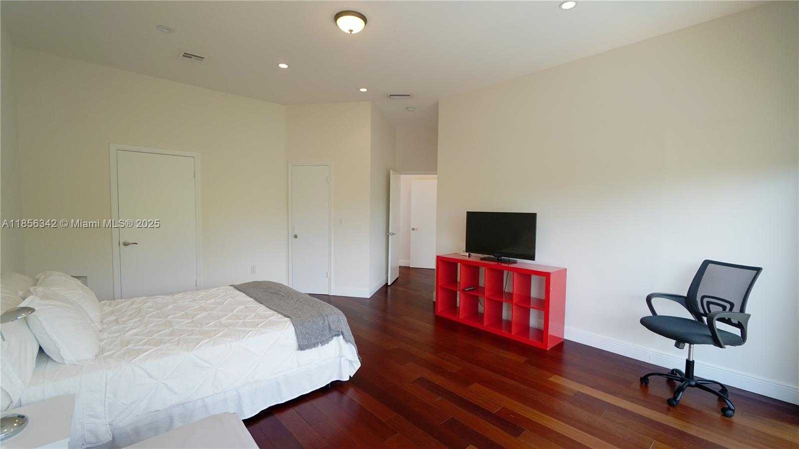 Small Image of 691 RIDGEWOOD RD, Key Biscayne Number 45