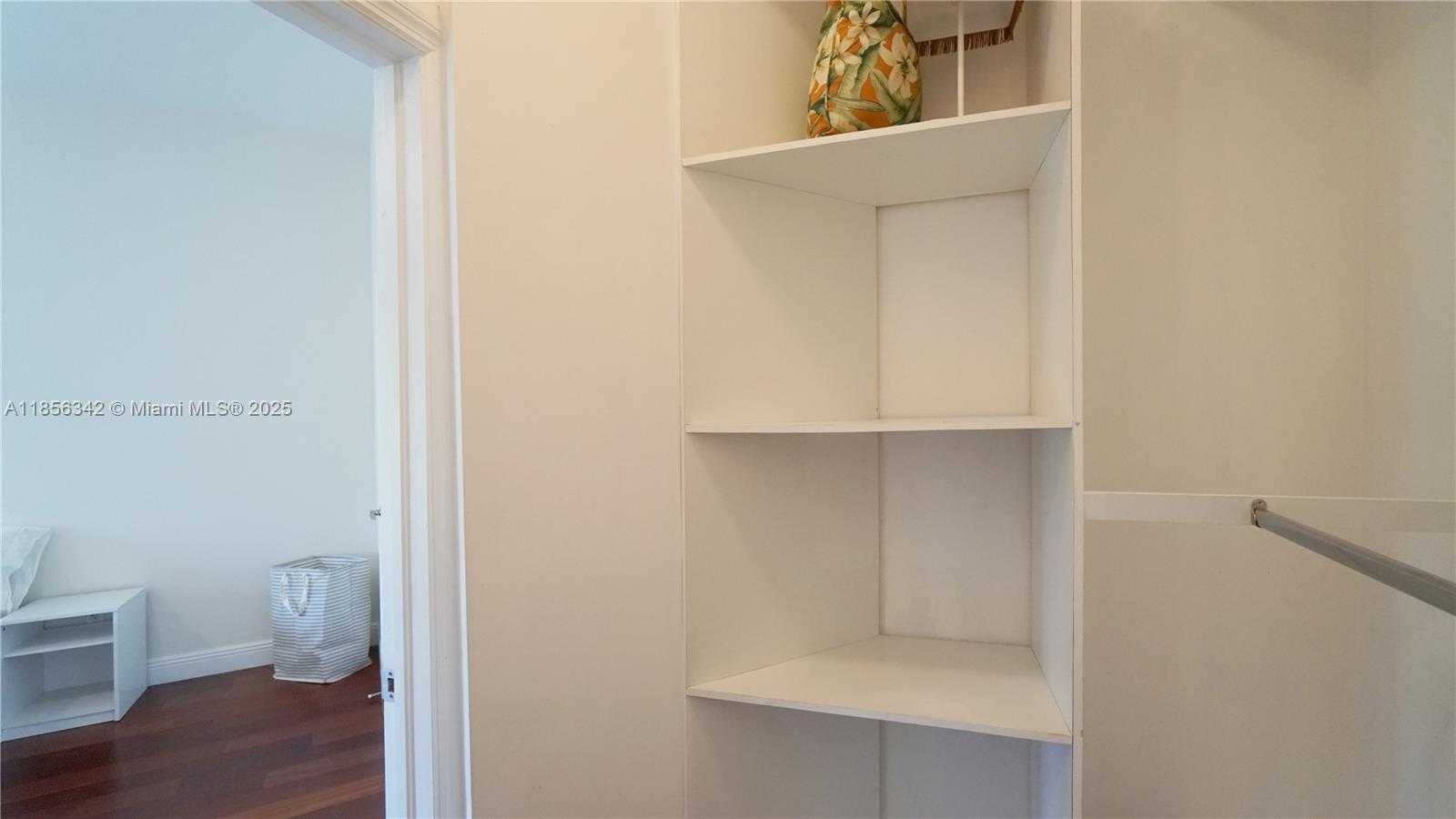 Small Image of 691 RIDGEWOOD RD, Key Biscayne Number 47