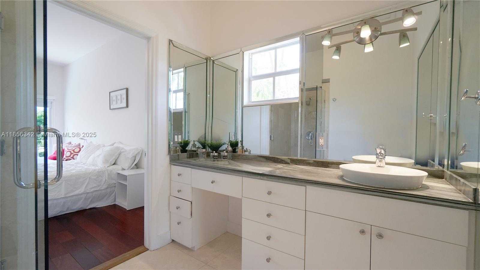 Small Image of 691 RIDGEWOOD RD, Key Biscayne Number 49