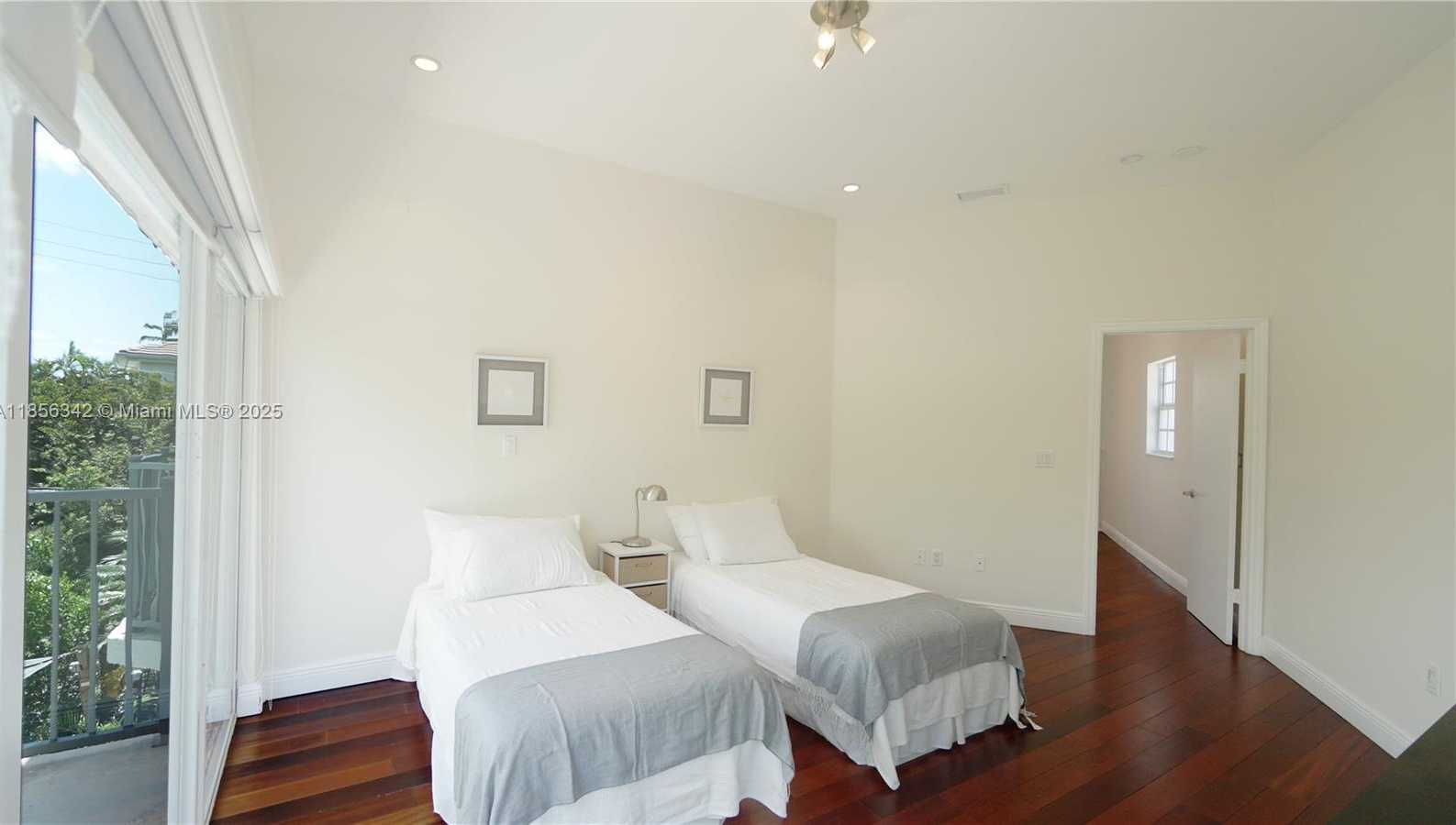 Small Image of 691 RIDGEWOOD RD, Key Biscayne Number 51