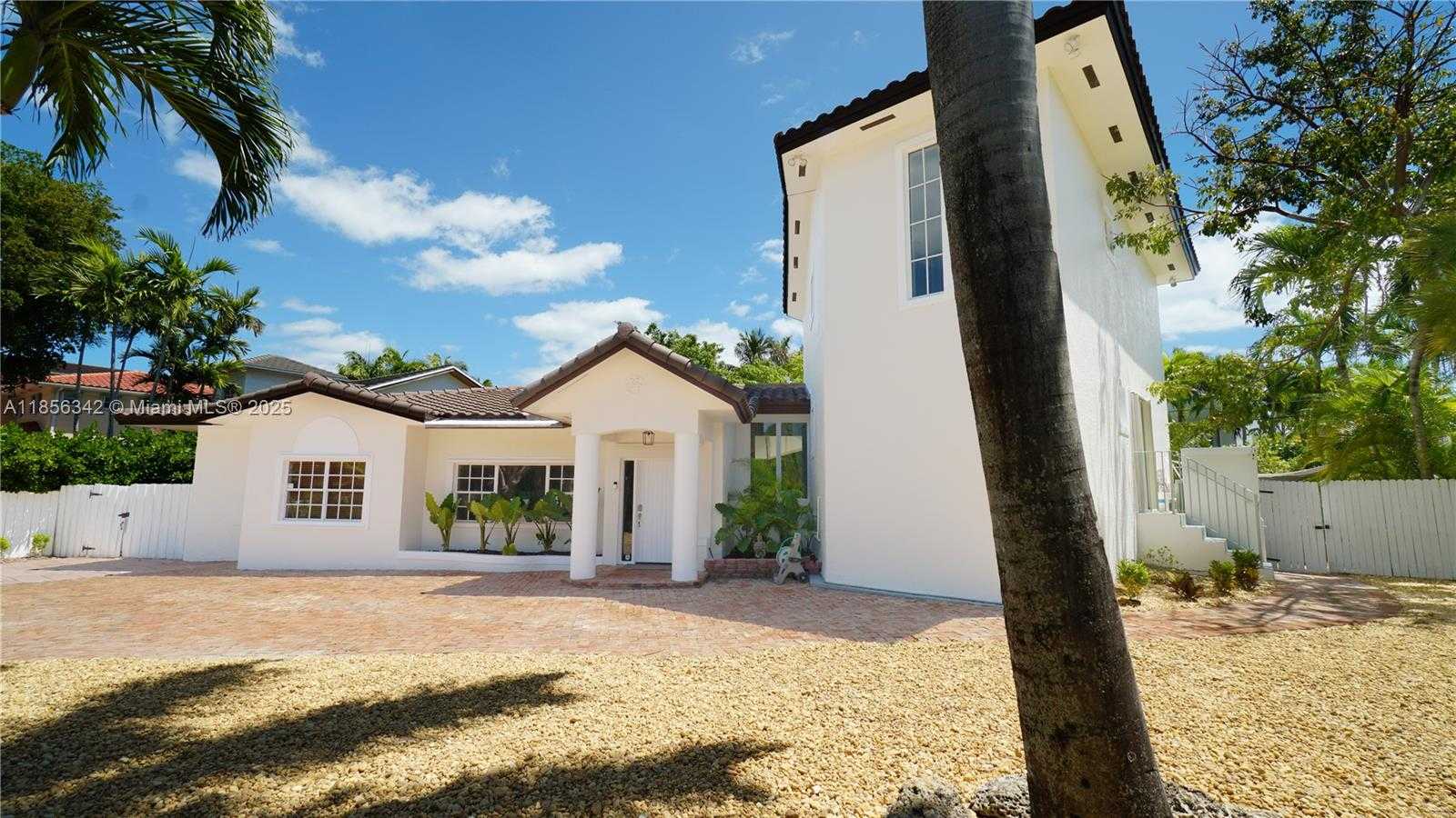 Small Image of 691 RIDGEWOOD RD, Key Biscayne Number 6
