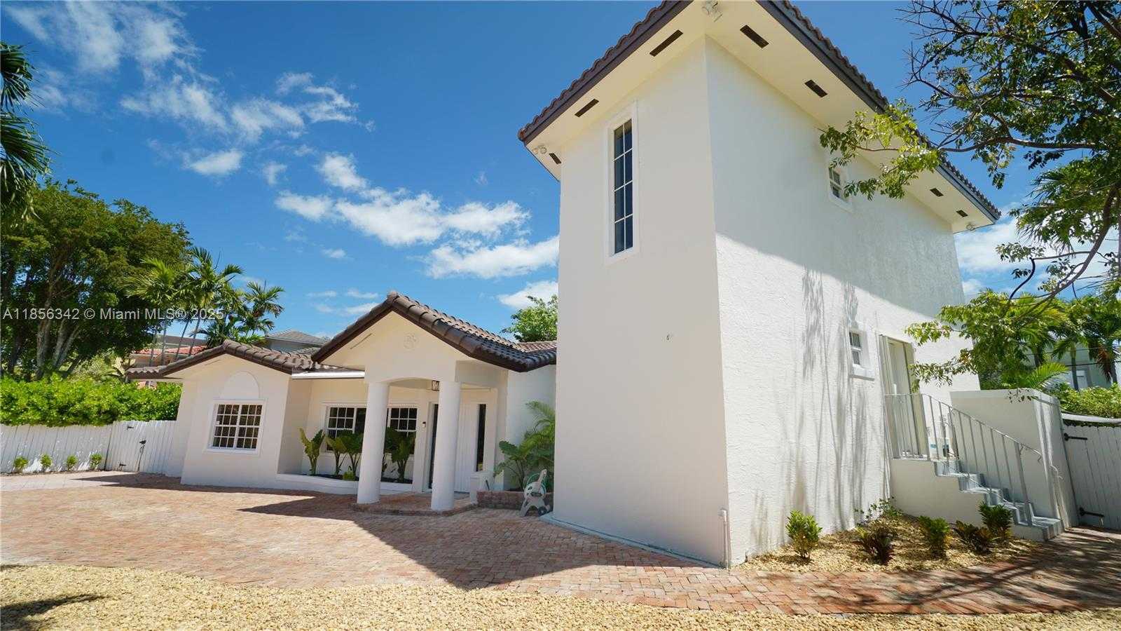 Small Image of 691 RIDGEWOOD RD, Key Biscayne Number 7