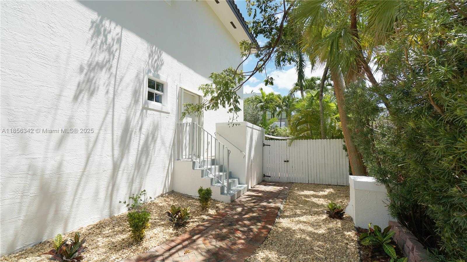 Small Image of 691 RIDGEWOOD RD, Key Biscayne Number 8