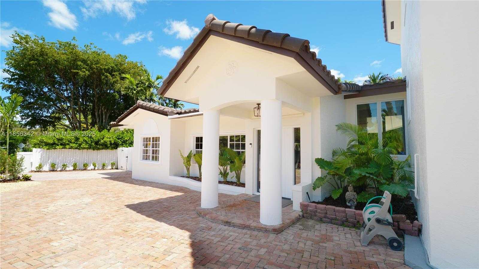 Small Image of 691 RIDGEWOOD RD, Key Biscayne Number 9