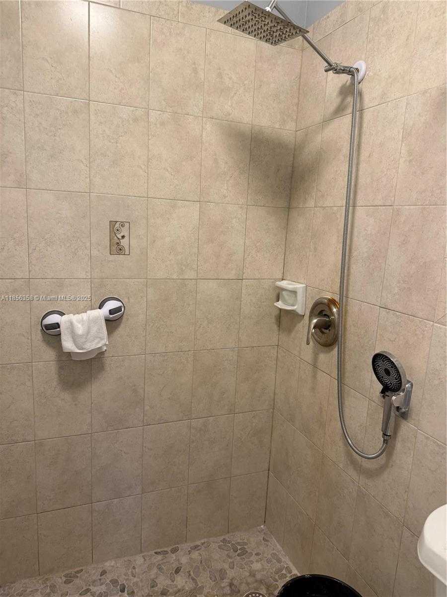 Small Image of 15640 SOUTH WEST 113 AVE, Miami Number 10