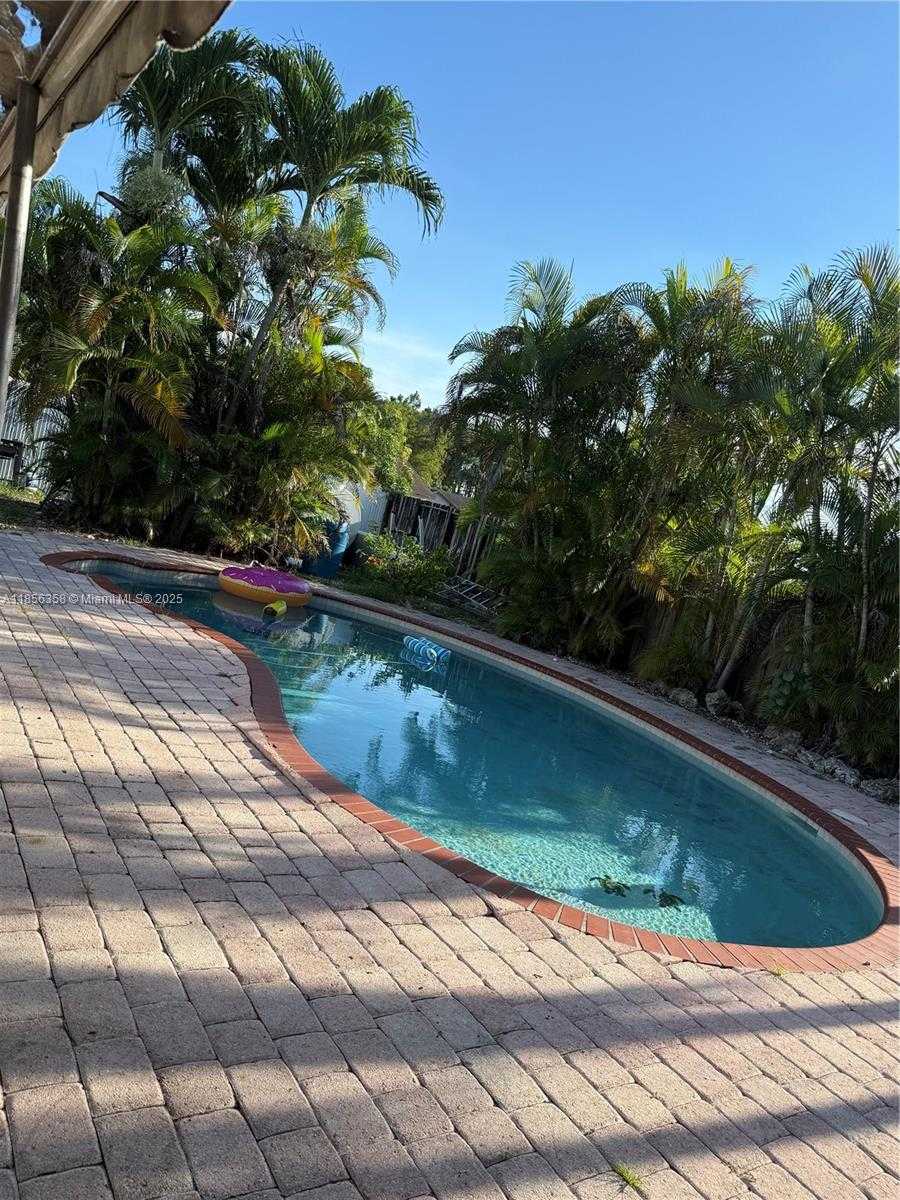 Small Image of 15640 SOUTH WEST 113 AVE, Miami Number 12