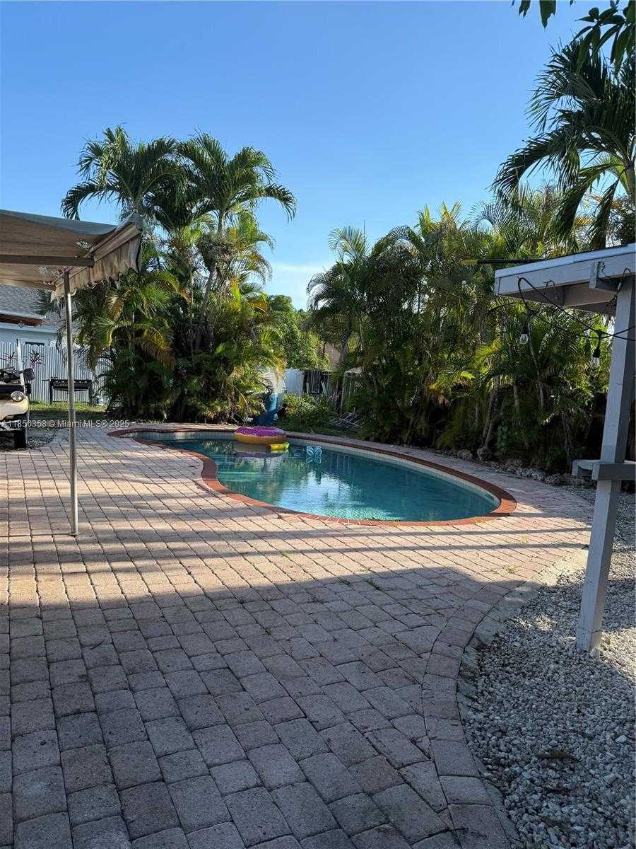 Small Image of 15640 SOUTH WEST 113 AVE, Miami Number 13