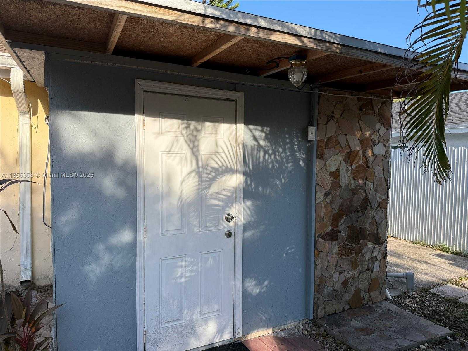 Small Image of 15640 SOUTH WEST 113 AVE, Miami Number 17