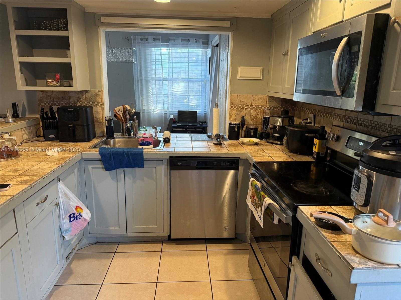 Small Image of 15640 SOUTH WEST 113 AVE, Miami Number 3