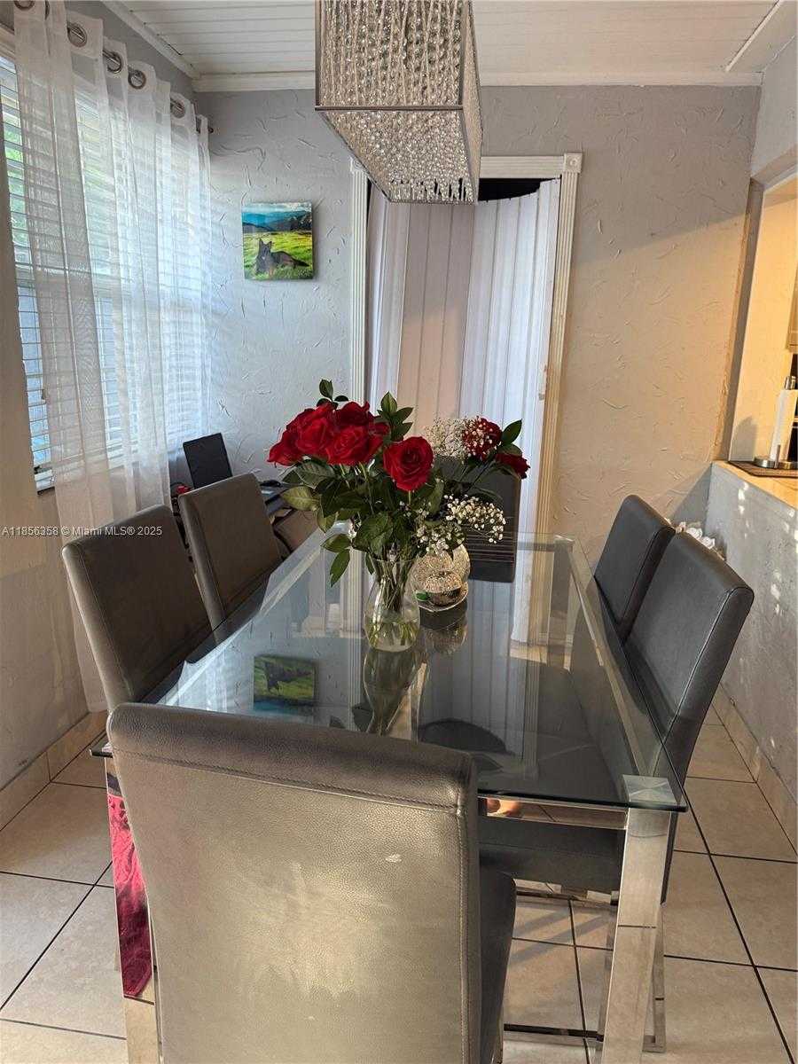 Small Image of 15640 SOUTH WEST 113 AVE, Miami Number 4