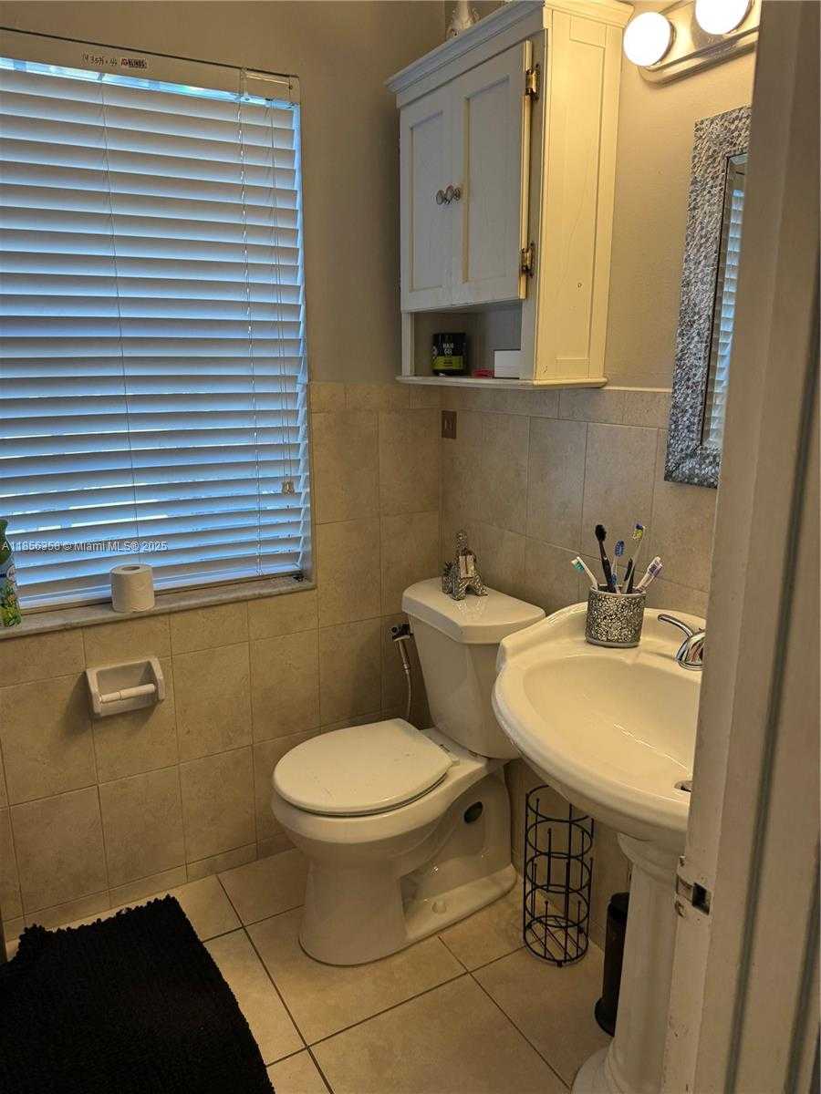 Small Image of 15640 SOUTH WEST 113 AVE, Miami Number 7