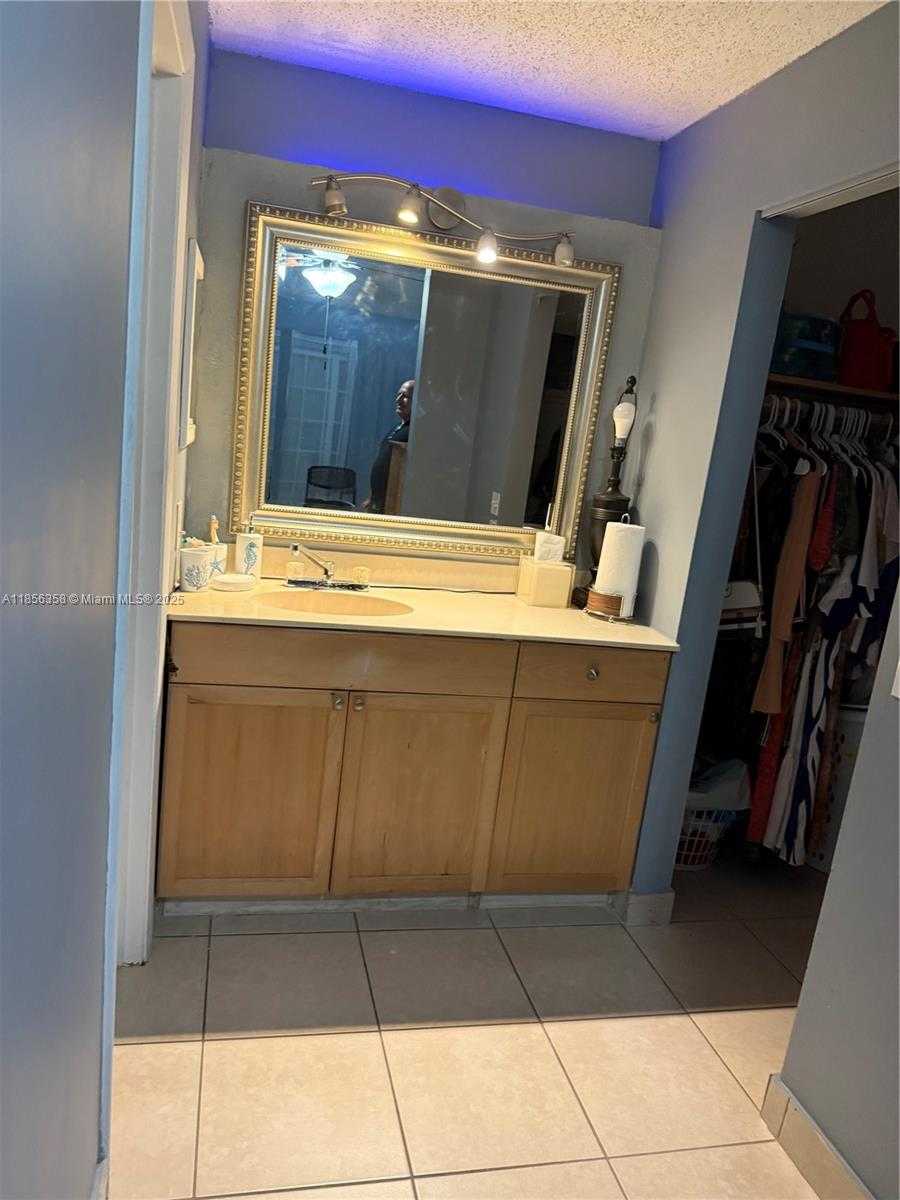 Small Image of 15640 SOUTH WEST 113 AVE, Miami Number 9