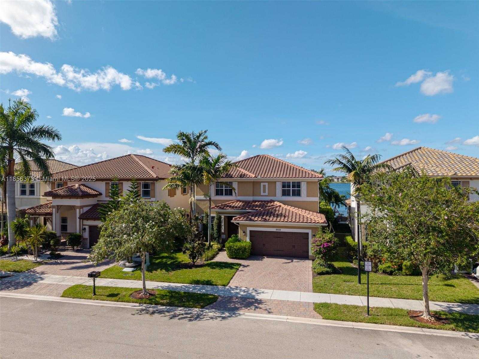 Small Image of 9709 BLUE ISLE BAY, Parkland Number 3