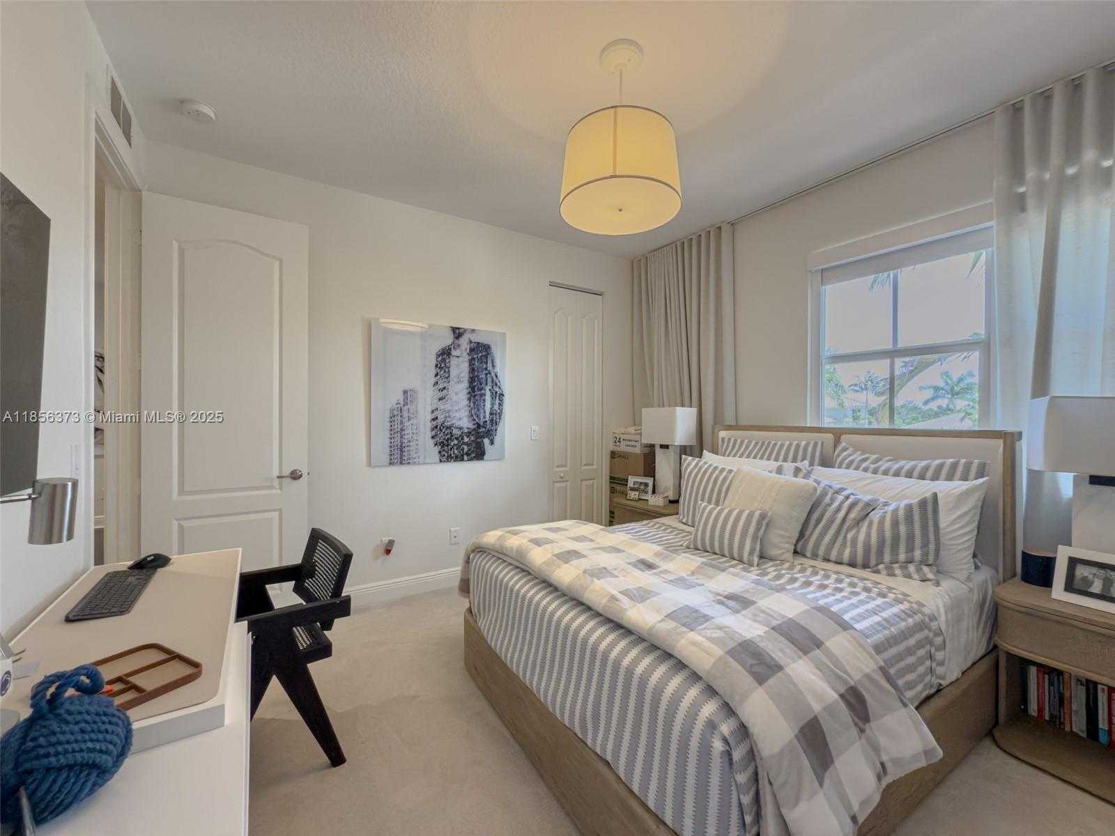 Small Image of 9709 BLUE ISLE BAY, Parkland Number 35