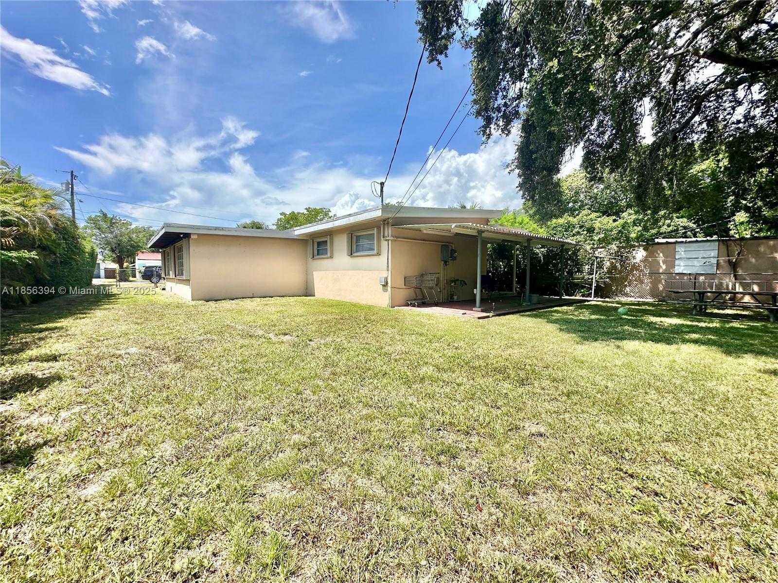 Small Image of 845 NORTH EAST 127TH ST, North Miami Number 22