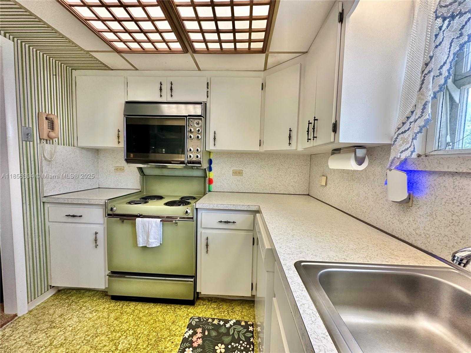 Small Image of 845 NORTH EAST 127TH ST, North Miami Number 7