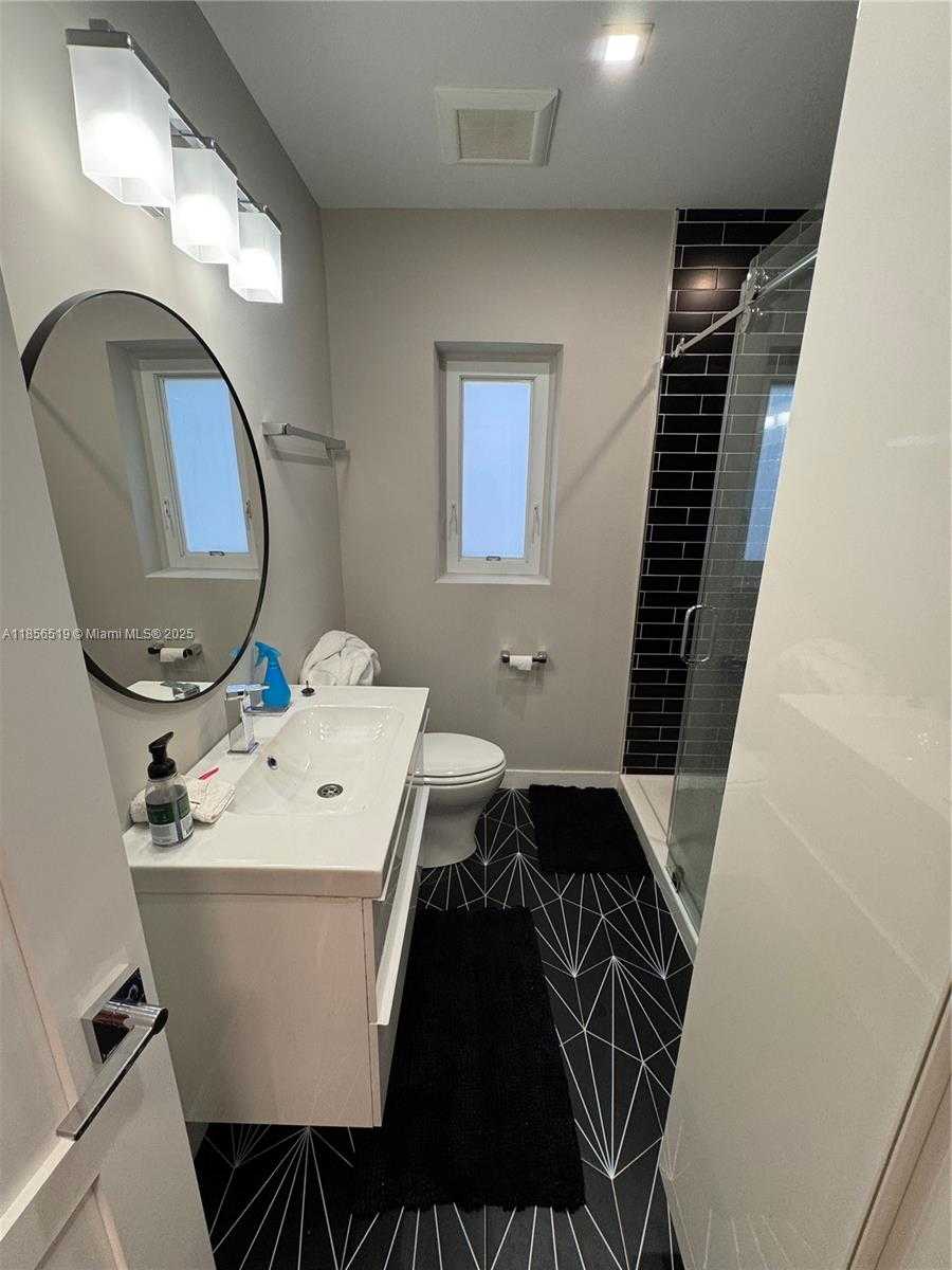 Small Image of 520 NORTH 26TH AVE , N, Hollywood Number 13