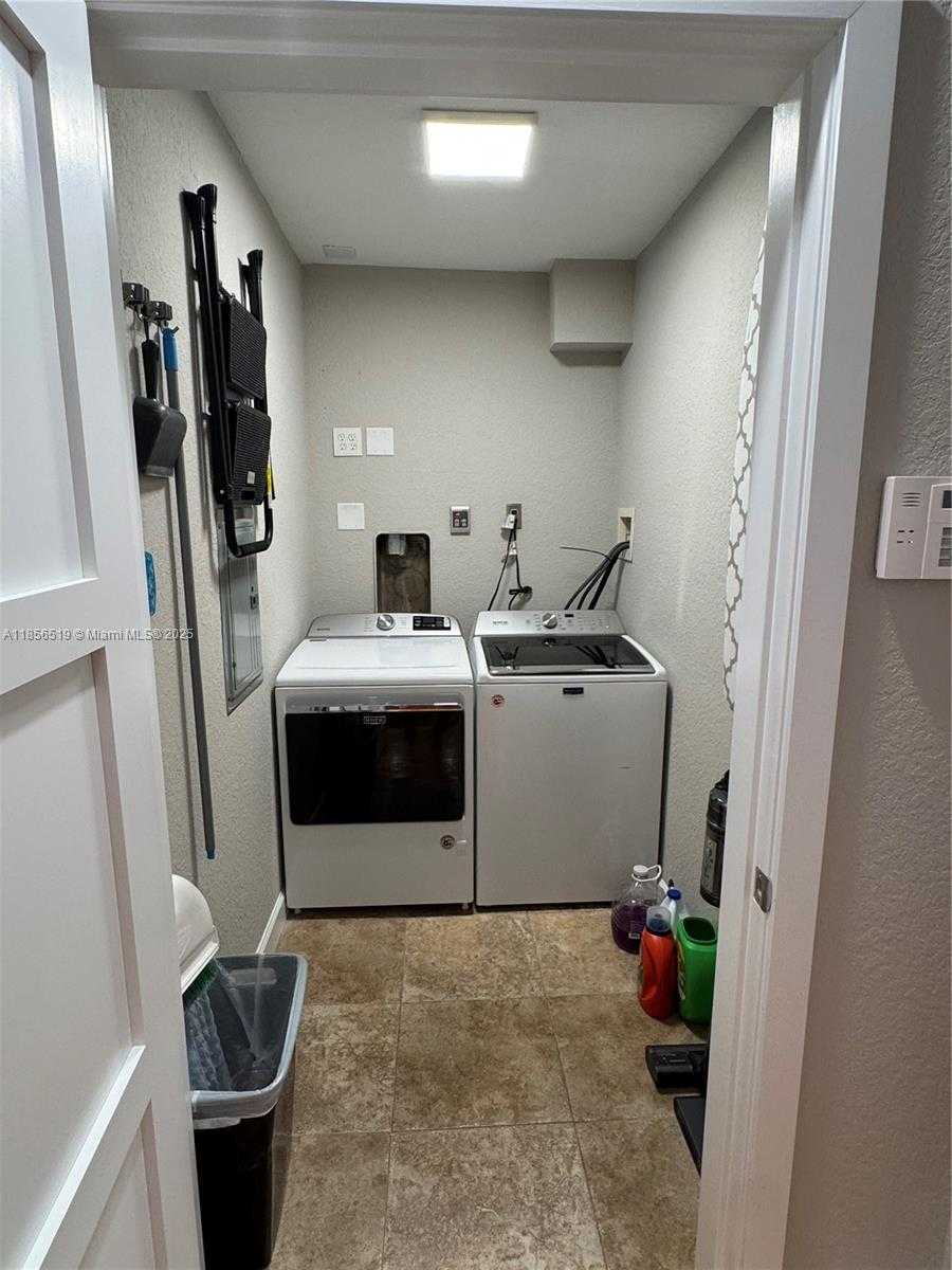 Small Image of 520 NORTH 26TH AVE , N, Hollywood Number 16