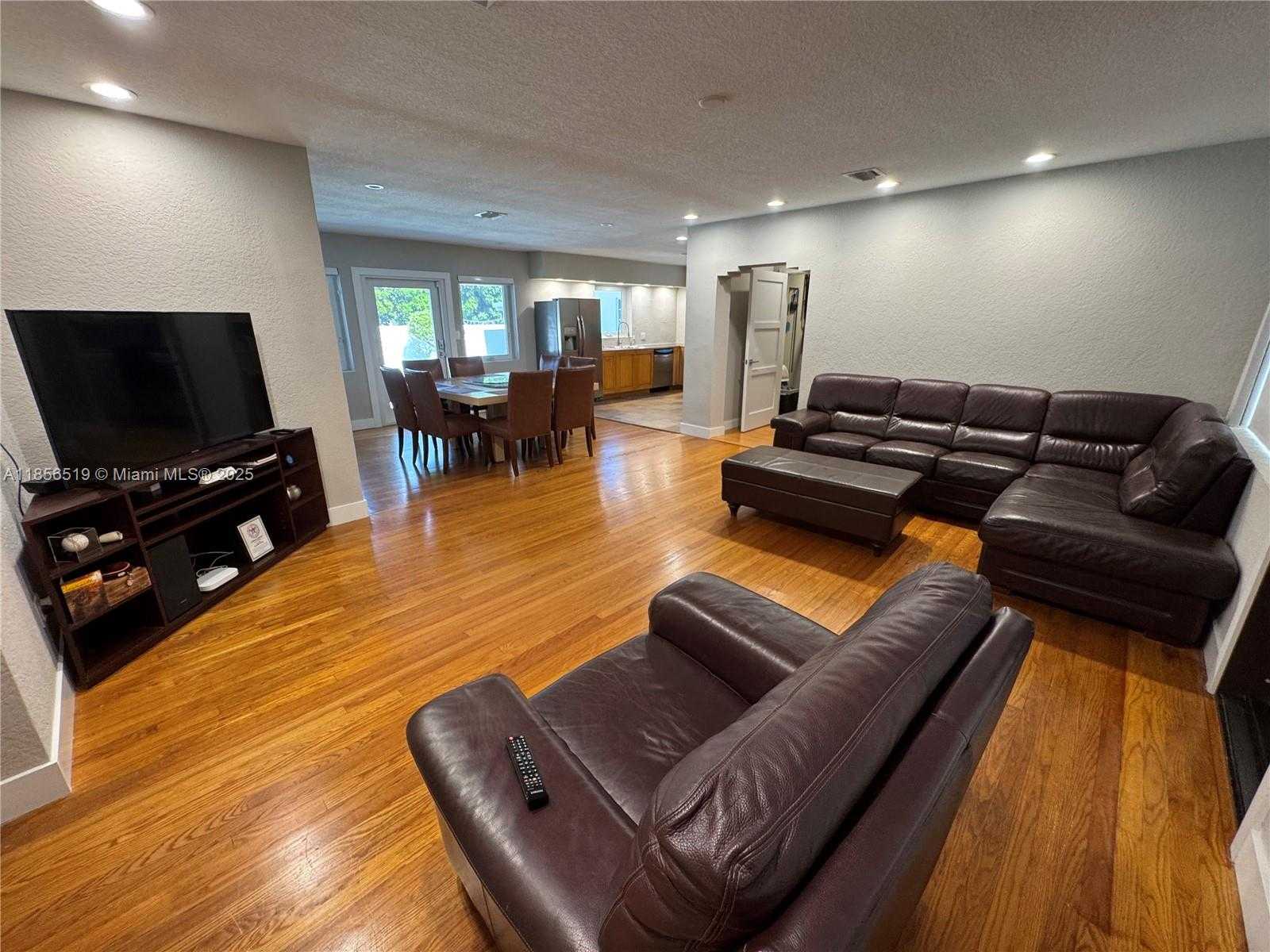 Small Image of 520 NORTH 26TH AVE , N, Hollywood Number 2
