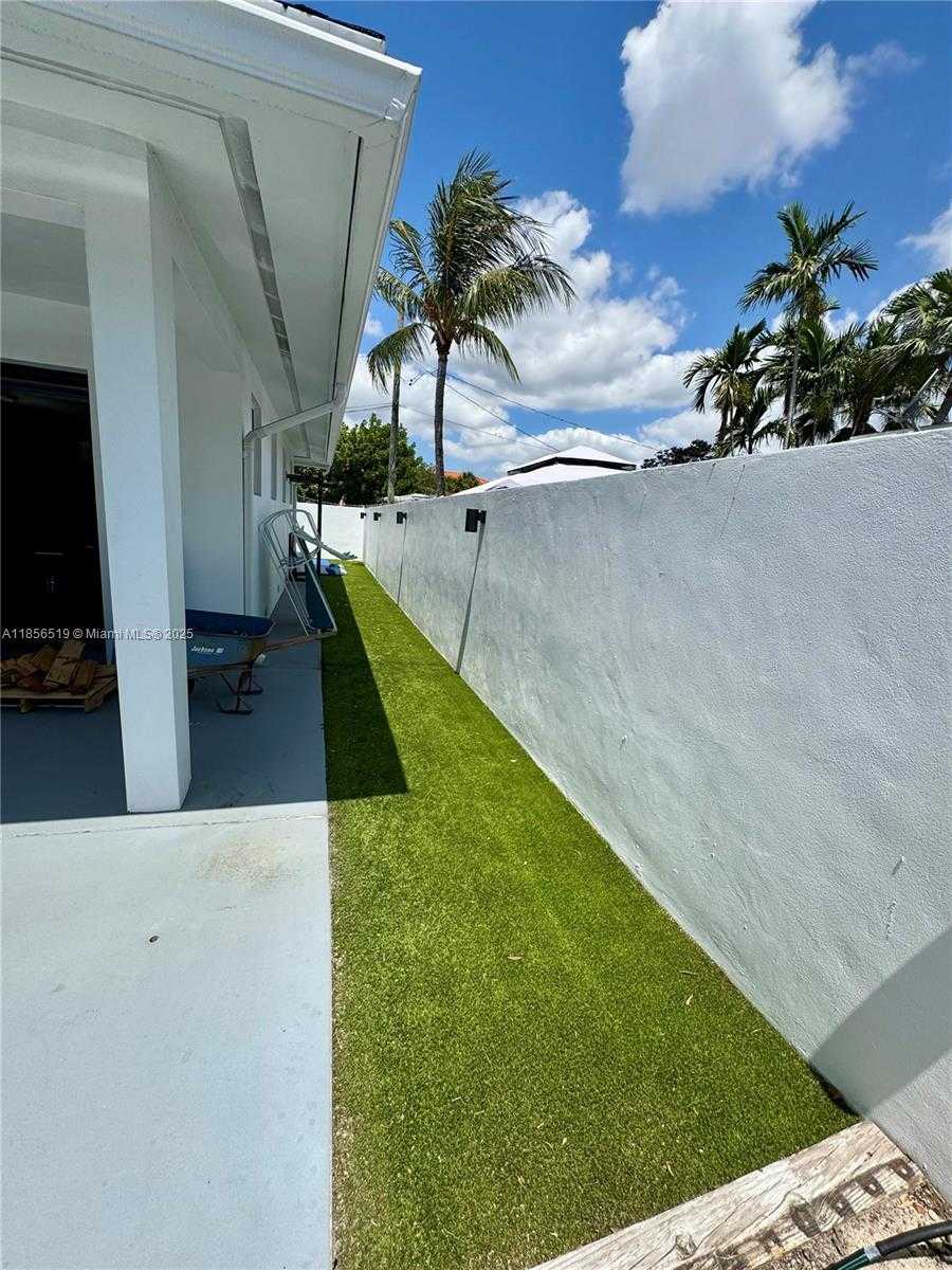 Small Image of 520 NORTH 26TH AVE , N, Hollywood Number 23