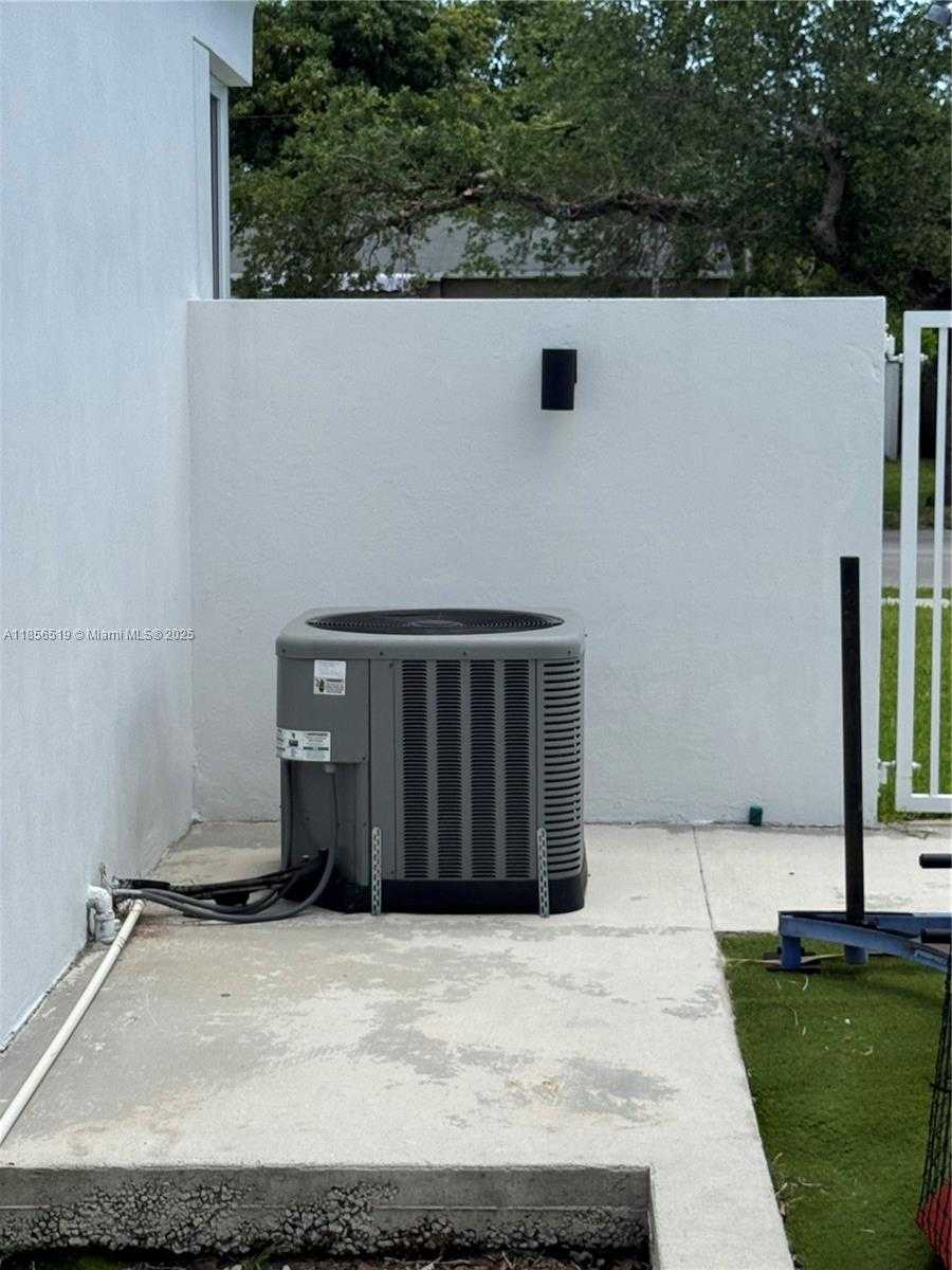 Small Image of 520 NORTH 26TH AVE , N, Hollywood Number 30