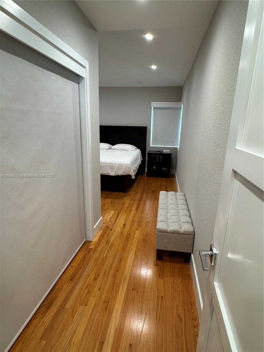 Small Image of 520 NORTH 26TH AVE , N, Hollywood Number 7