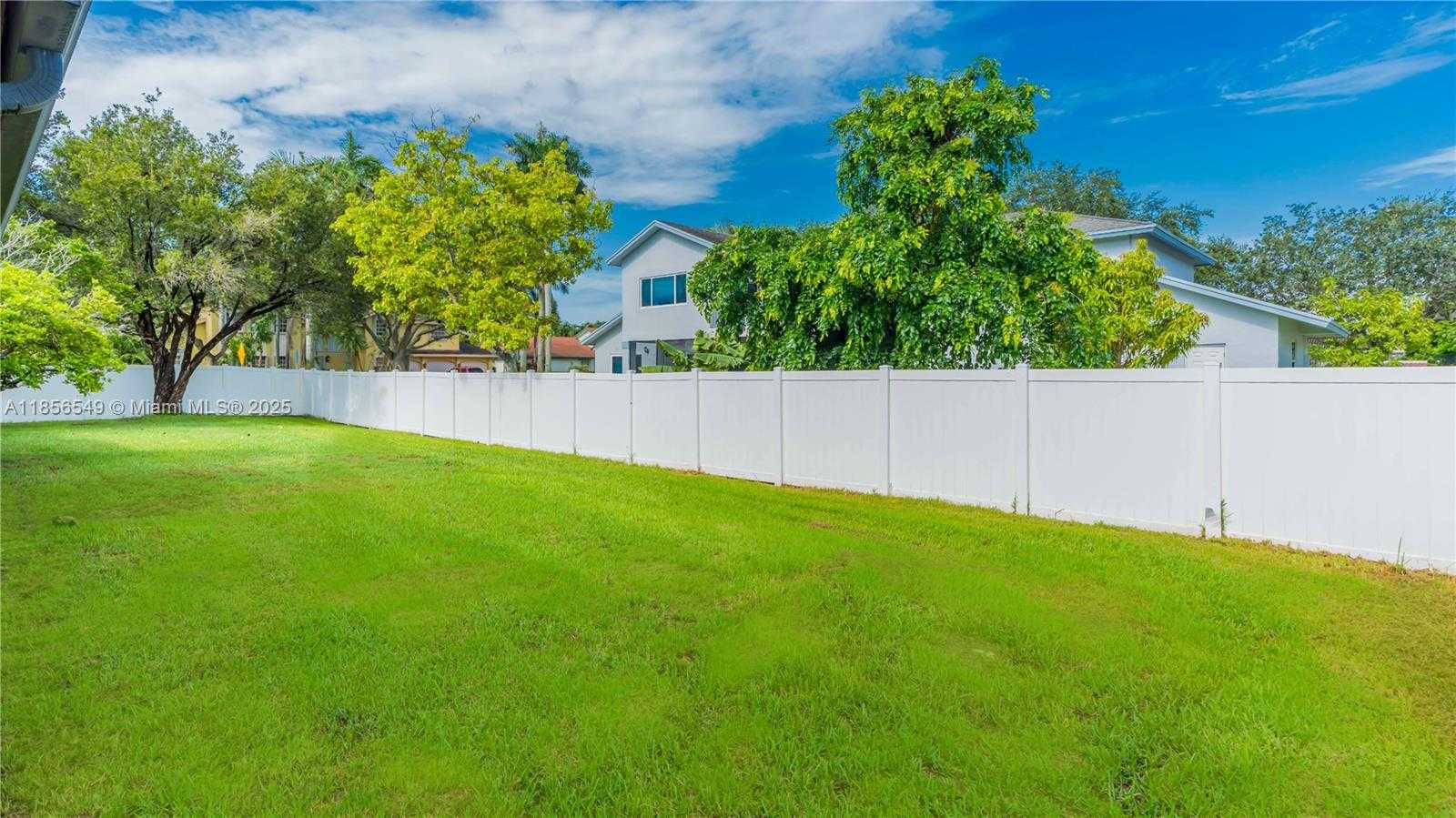 Small Image of 400 NORTH WEST 202ND WAY, Pembroke Pines Number 3