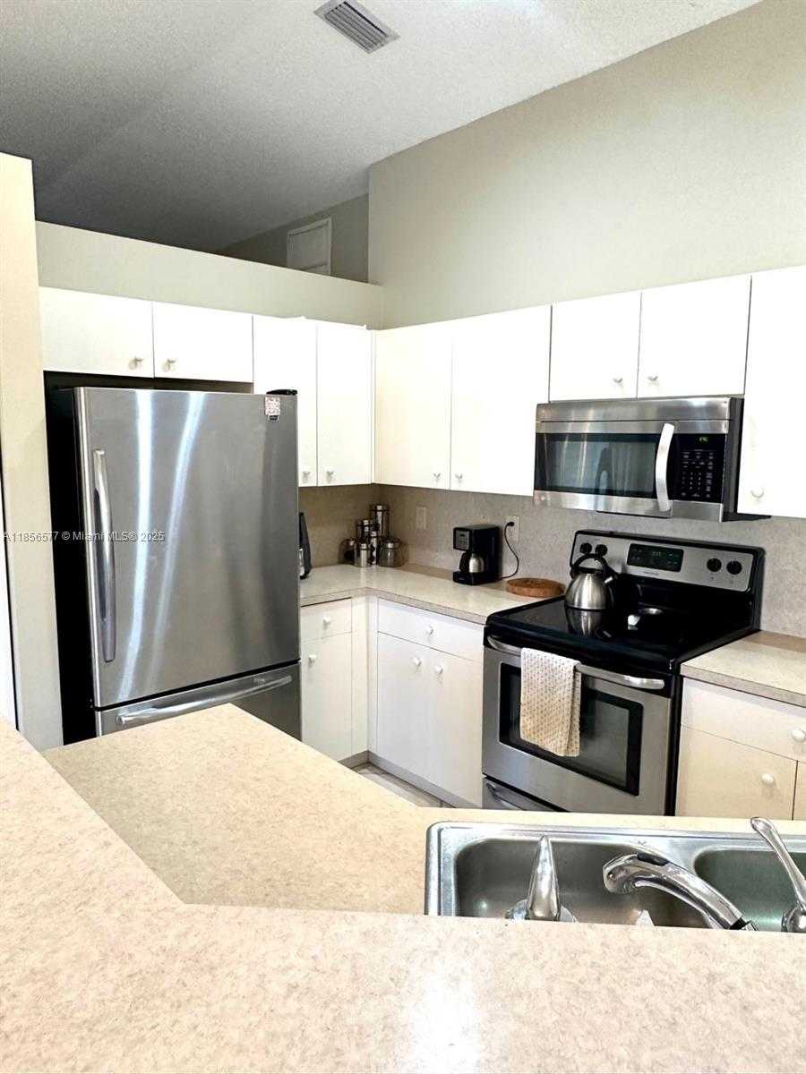 Small Image of 4370 PINE RIDGE CT, Weston Number 12