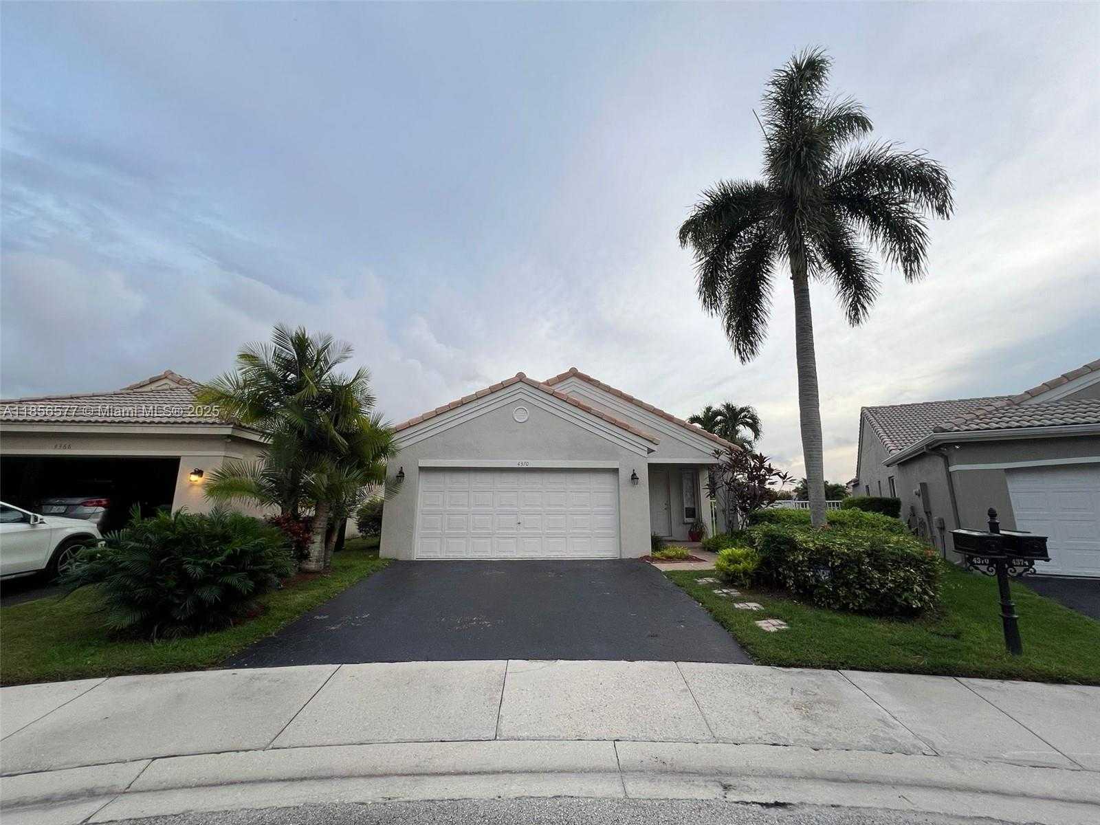 Small Image of 4370 PINE RIDGE CT, Weston Number 2