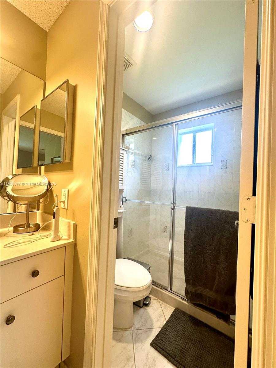 Small Image of 4370 PINE RIDGE CT, Weston Number 20