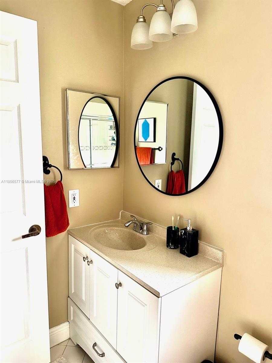 Small Image of 4370 PINE RIDGE CT, Weston Number 24