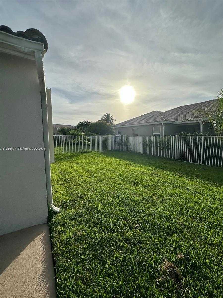 Small Image of 4370 PINE RIDGE CT, Weston Number 32