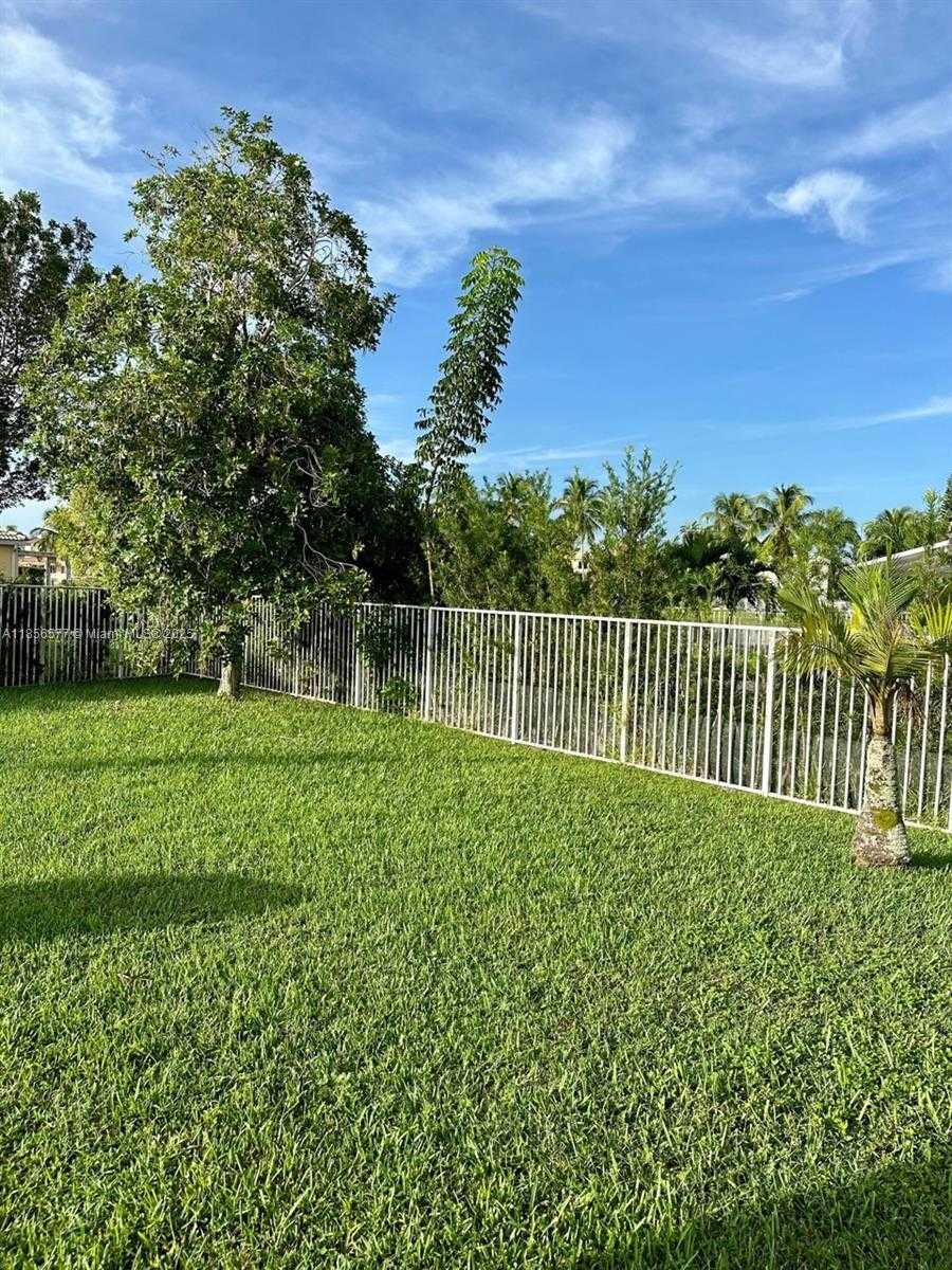 Small Image of 4370 PINE RIDGE CT, Weston Number 34