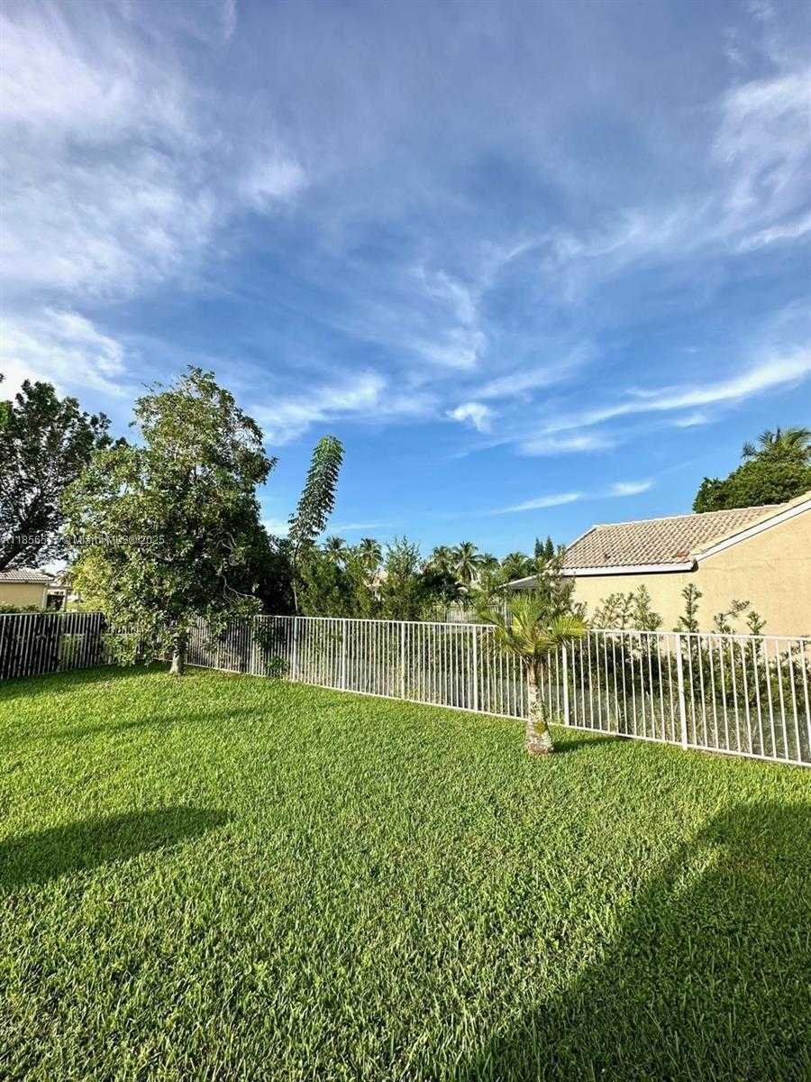 Small Image of 4370 PINE RIDGE CT, Weston Number 36