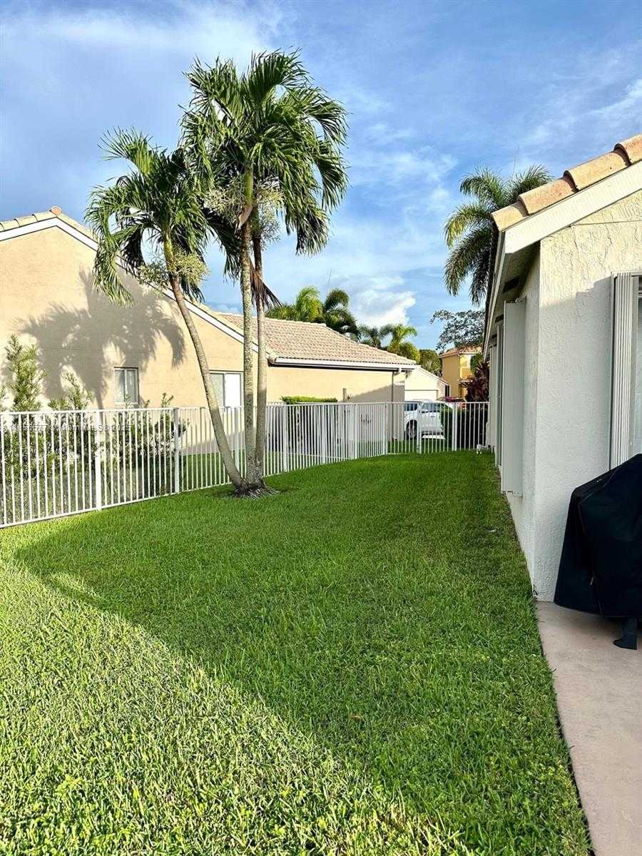 Small Image of 4370 PINE RIDGE CT, Weston Number 37