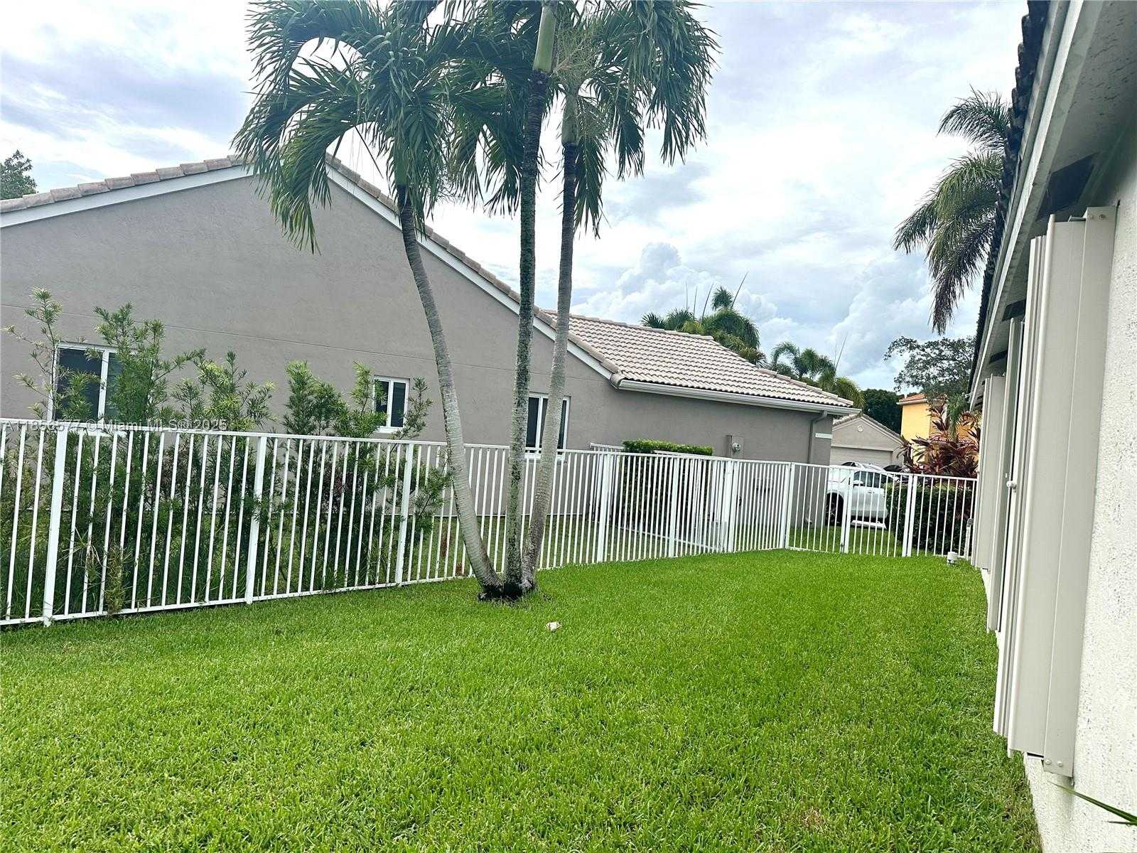Small Image of 4370 PINE RIDGE CT, Weston Number 38