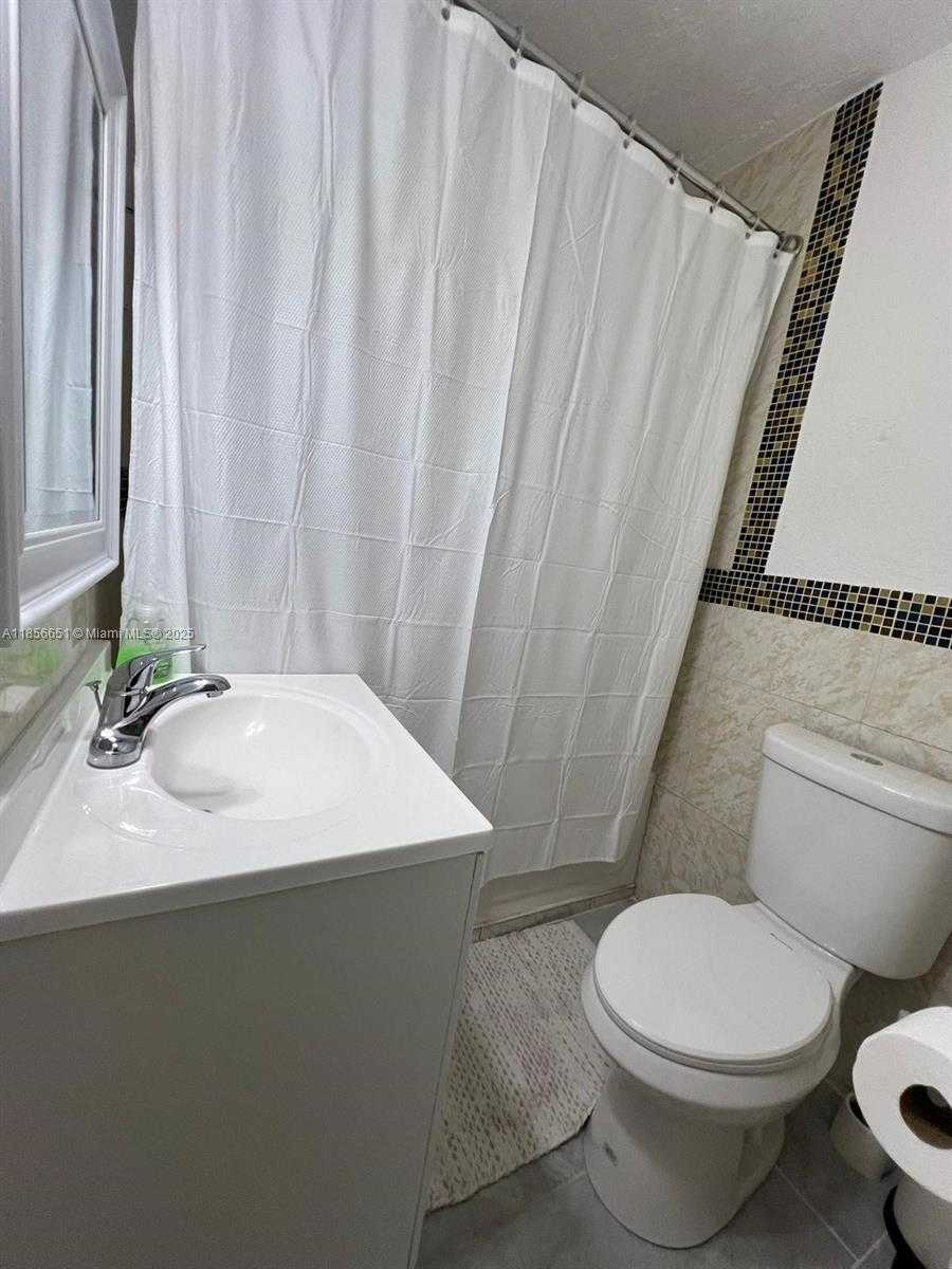 Small Image of 13725 NORTH WEST 4TH CT, North Miami Number 12