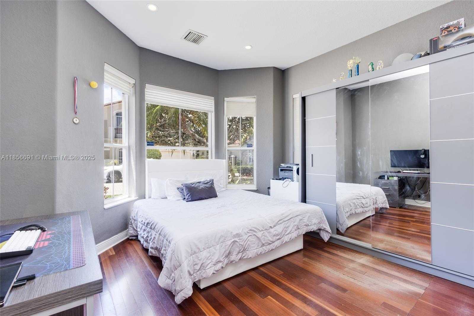 Small Image of 1467 MARINER WAY, Hollywood Number 17
