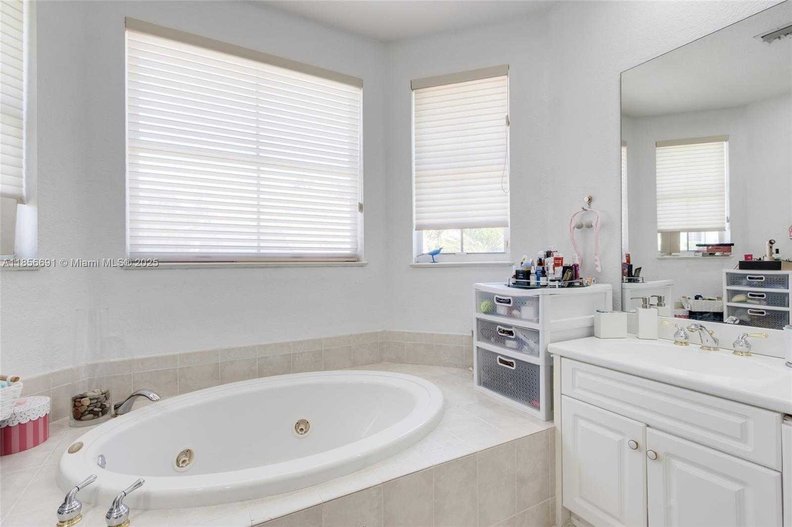 Small Image of 1467 MARINER WAY, Hollywood Number 25