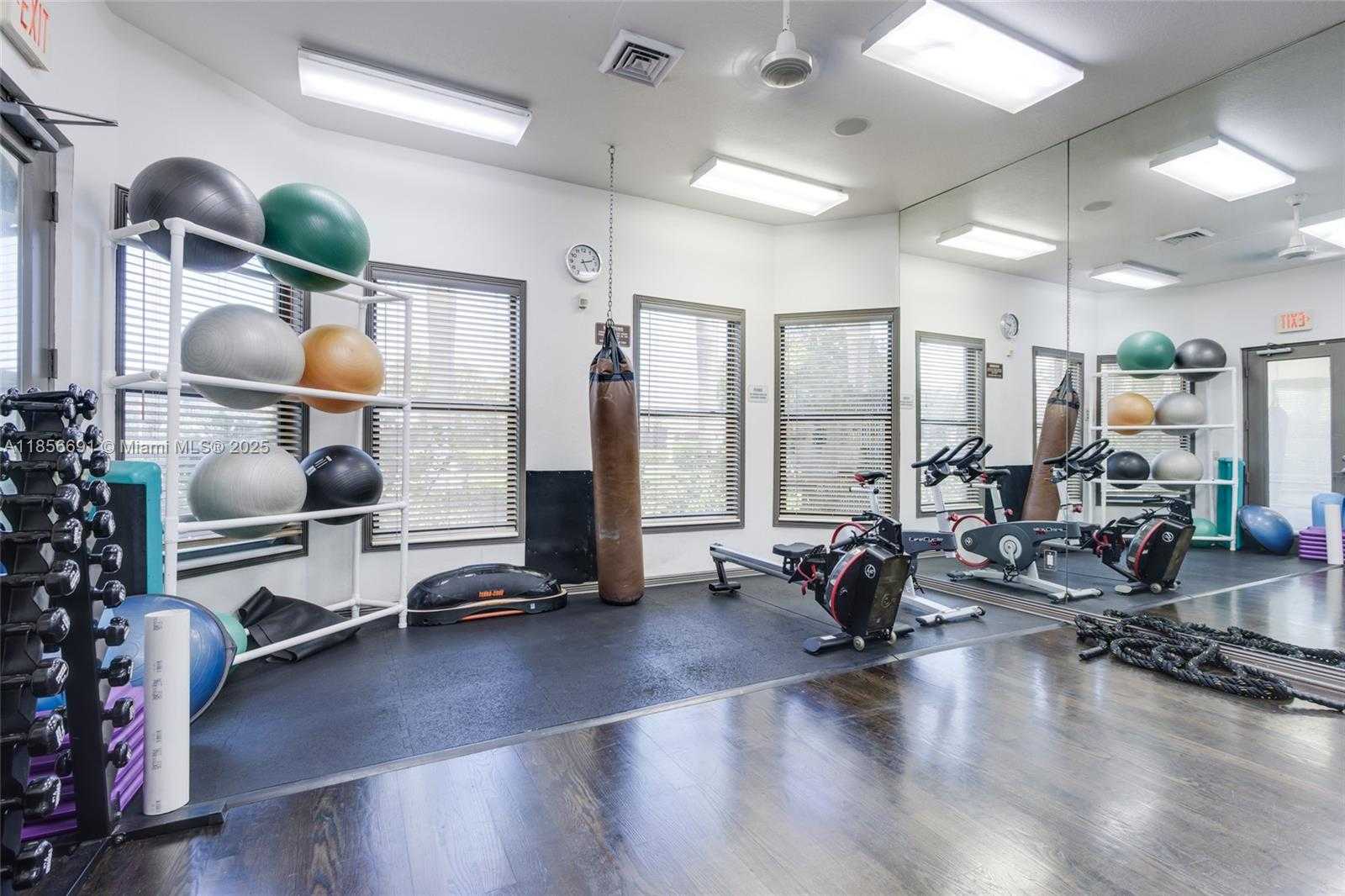 Small Image of 1467 MARINER WAY, Hollywood Number 33