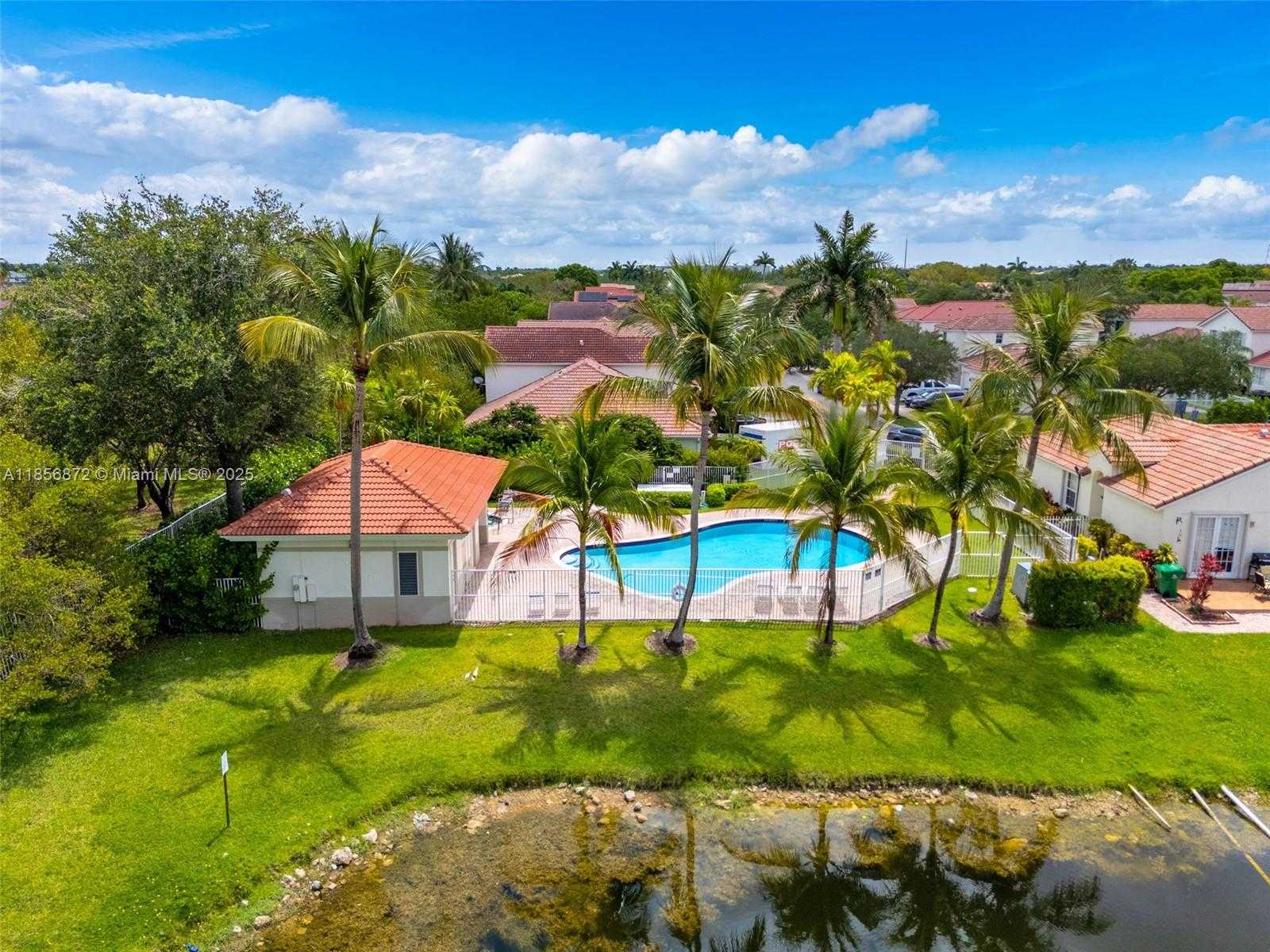Small Image of 18801 SOUTH WEST 25TH CT, Miramar Number 10