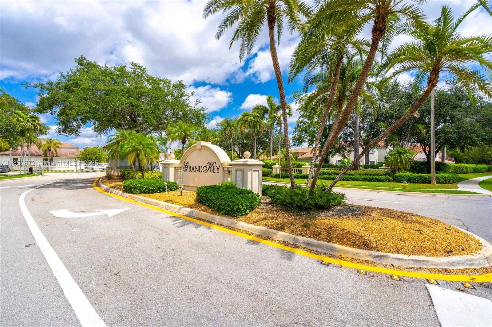 Small Image of 18801 SOUTH WEST 25TH CT, Miramar Number 2