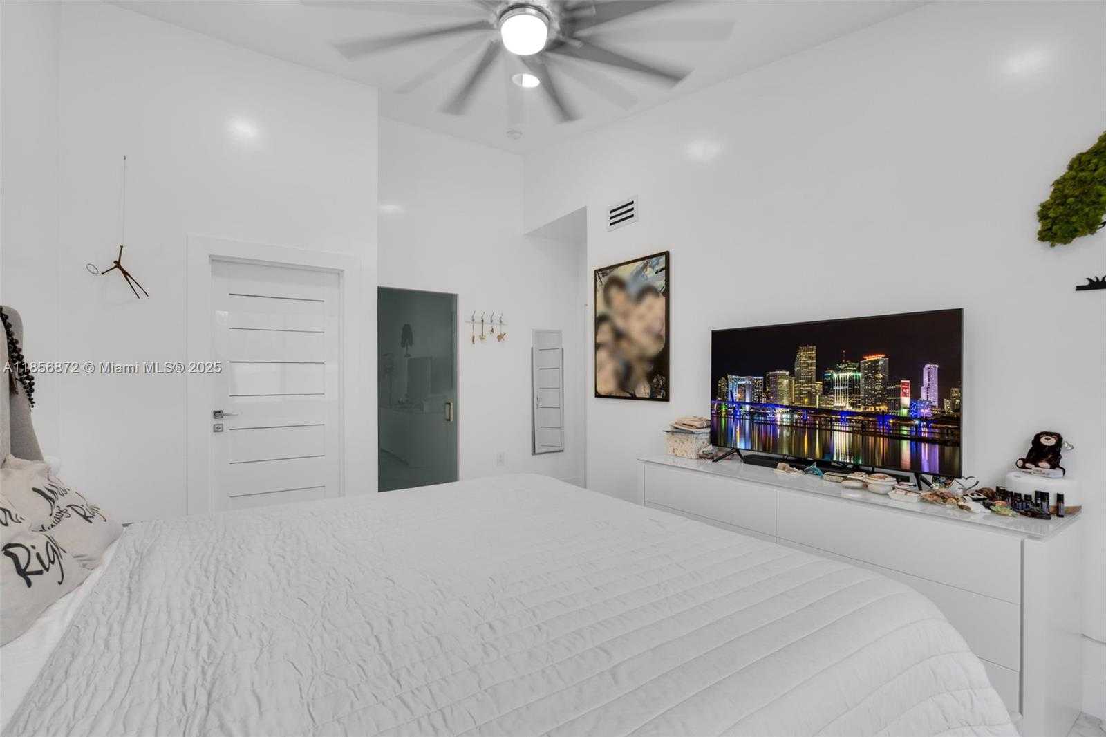Small Image of 18801 SOUTH WEST 25TH CT, Miramar Number 22